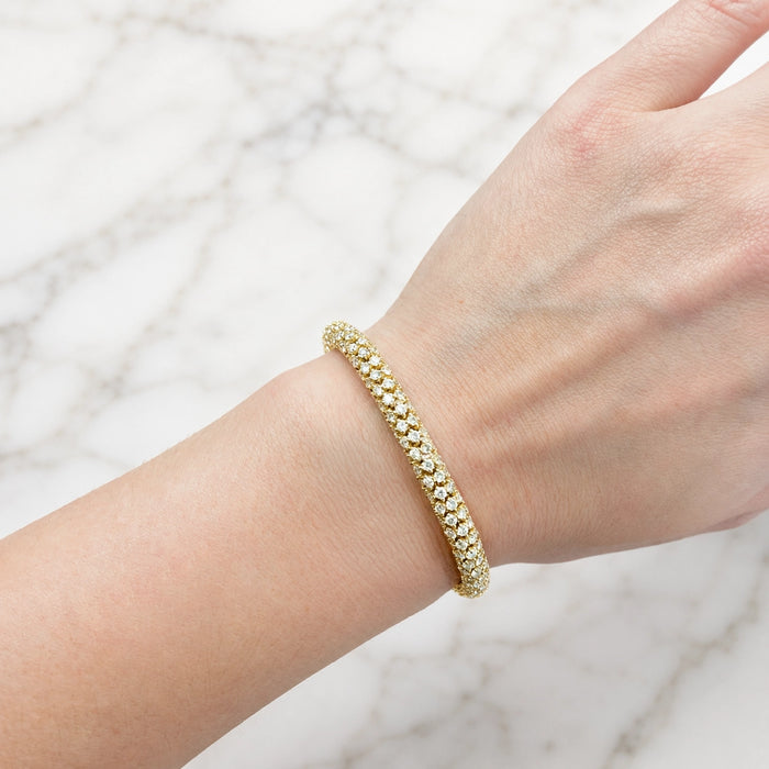 Approx. 12.64 carats Round Diamonds
Set in 18K Yellow Gold
7.25 in