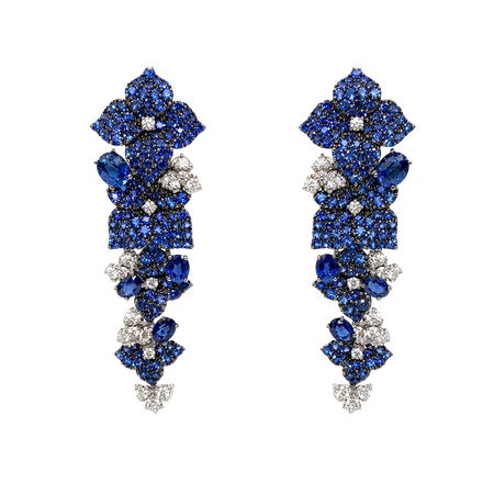 Approx. 6.61 carats Round and Oval Blue Sapphires
0.90 carats Round Diamonds
Set in 18K White and Blackened Gold