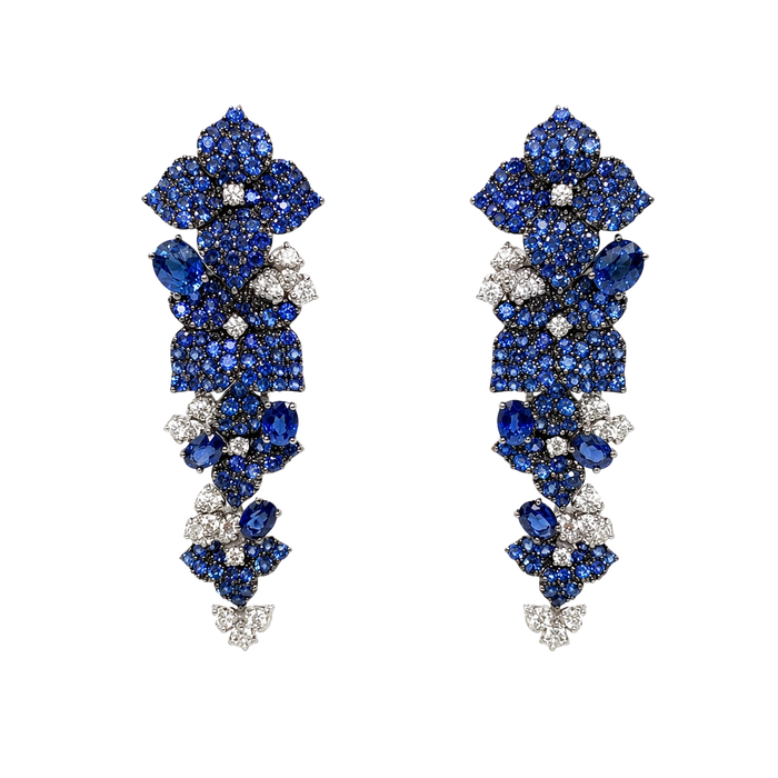 Approx. 6.61 carats Round and Oval Blue Sapphires
0.90 carats Round Diamonds
Set in 18K White and Blackened Gold