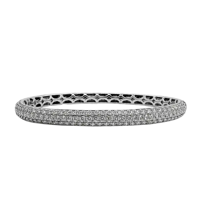 Approx. 2.49 carats in Round Diamond
Bangle set in 18K White Gold
Size: 54 x 47