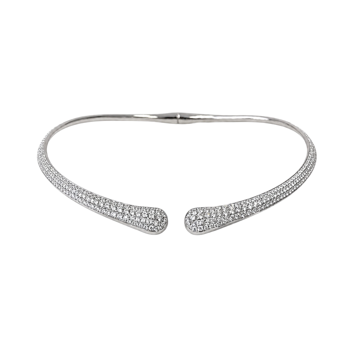 Approx. 11.39 carats Round Diamonds
Set in 18K White Gold
15 in