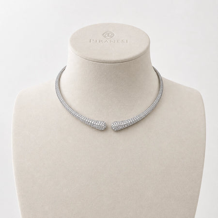 Approx. 11.39 carats Round Diamonds
Set in 18K White Gold
15 in