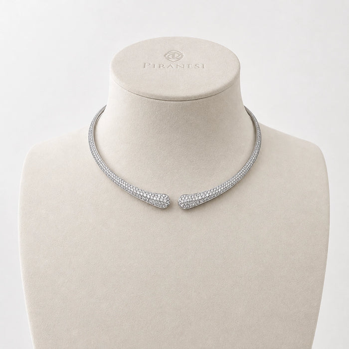 Approx. 11.39 carats Round Diamonds
Set in 18K White Gold
15 in