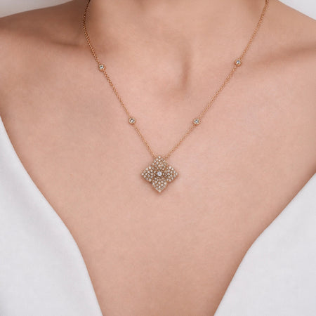 Approx.&nbsp;2.00 carats Round&nbsp;Champagne Diamonds
White Diamond Center
Pendant Set in 18K&nbsp;Rose Gold
Color Diamond Chain Included
Pendant Measures: 17mm X 17mm
Necklace Measures: 18 inches