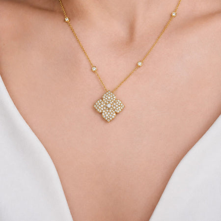 Approx. 1.90 carats Round White Diamonds
Pendant Set in 18K Yellow Gold
Diamond Chain Included
Pendant Measures: 17mm X 17mm
Necklace Measures: 18 inches