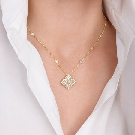 Approx. 1.30 carats Round White Diamonds
Pendant Set in 18K Yellow Gold
Diamond Chain Included
Pendant Measures: 12mm X 12mm
Necklace Measures: 17 inches