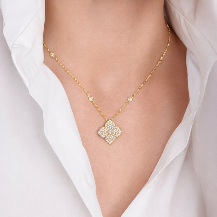 Approx. 1.30 carats Round White Diamonds
Pendant Set in 18K Yellow Gold
Diamond Chain Included
Pendant Measures: 12mm X 12mm
Necklace Measures: 17 inches
