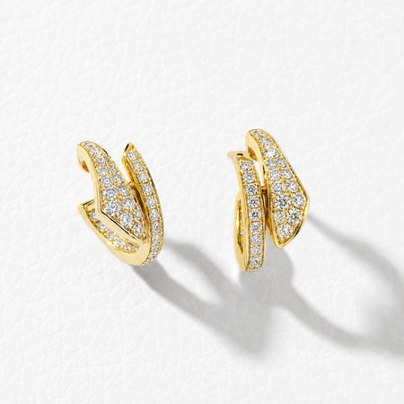 Approx. 0.85 carats of round diamonds
Earring is set in 18K Yellow&nbsp; Gold
For pierced ears