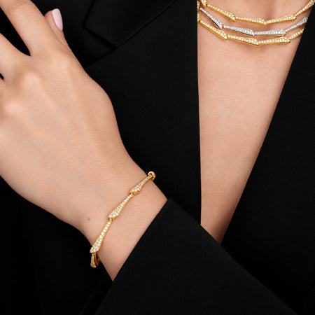Approx. 2.20 carats of round diamonds
Bracelet is set in 18K Yellow Gold

Measures 6.75 inches in length